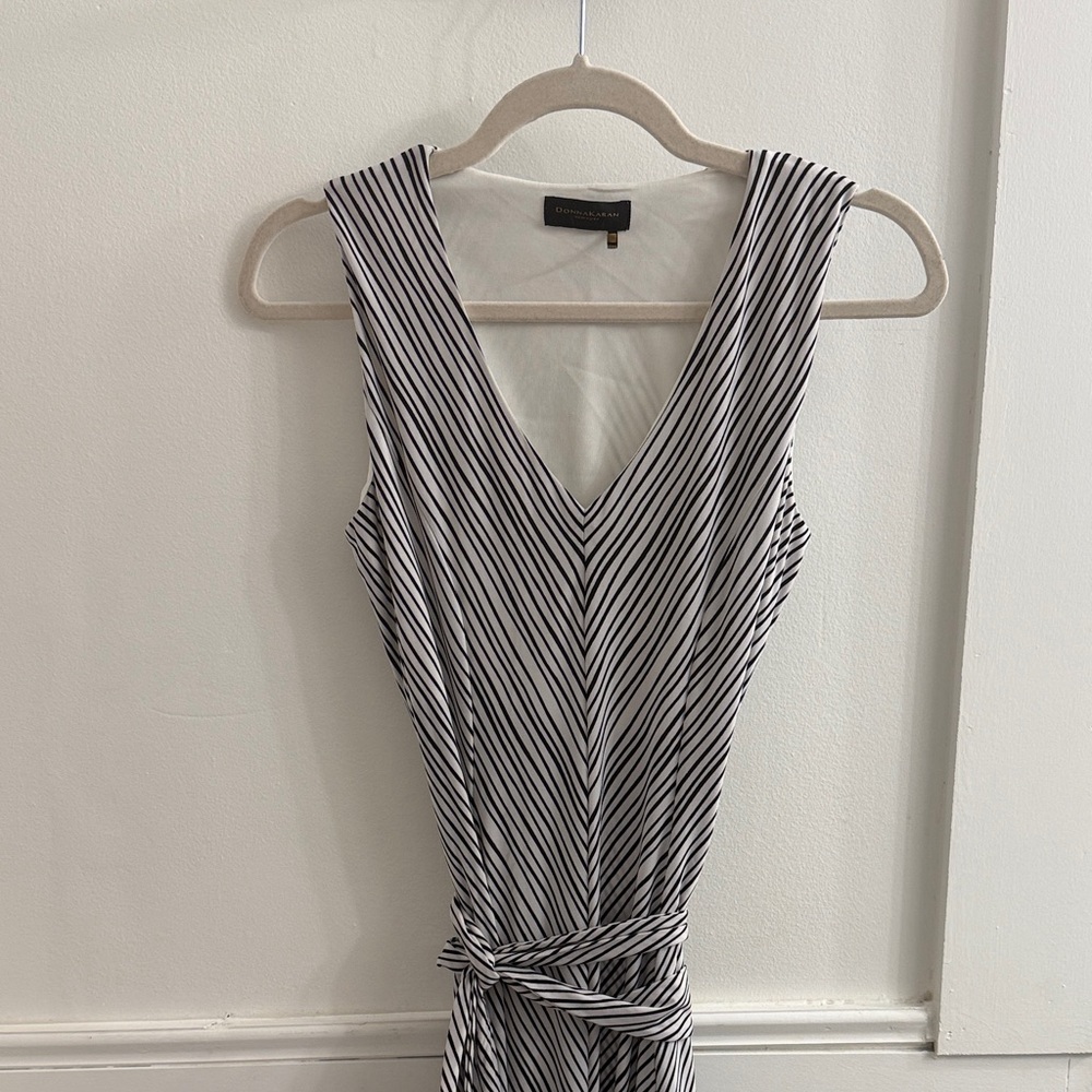 Donna Karan Black & White V-Neck Sleeveless Maxi Dress